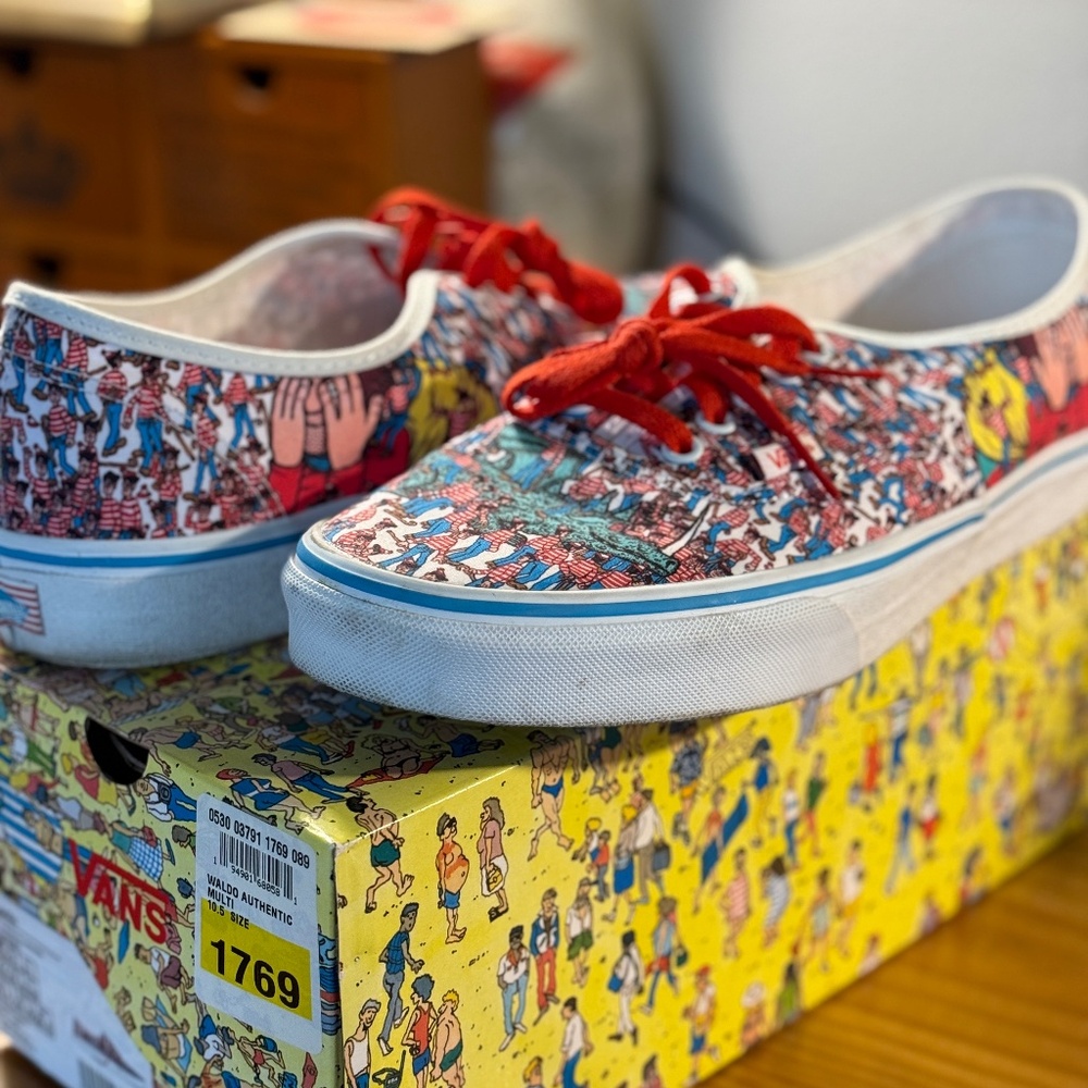 BRAND NEW - WORN ONCE - MENS 10.5 - VANS AUTHENTIC - WHERE’S WALDO? EVERYWHERE!